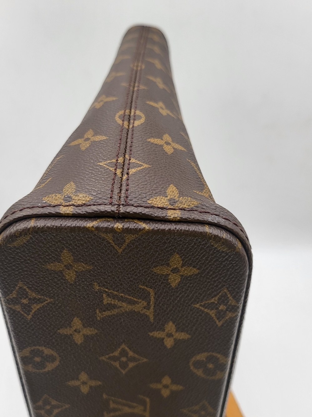 LOUIS VUITTON Monogram GM Luco. Authentic w/COA.. - Picture 7 of 16